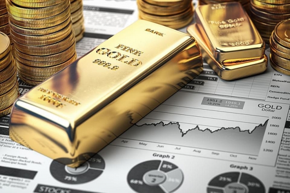 Khi đồng đô la tăng cao, giá vàng toàn cầu giảm