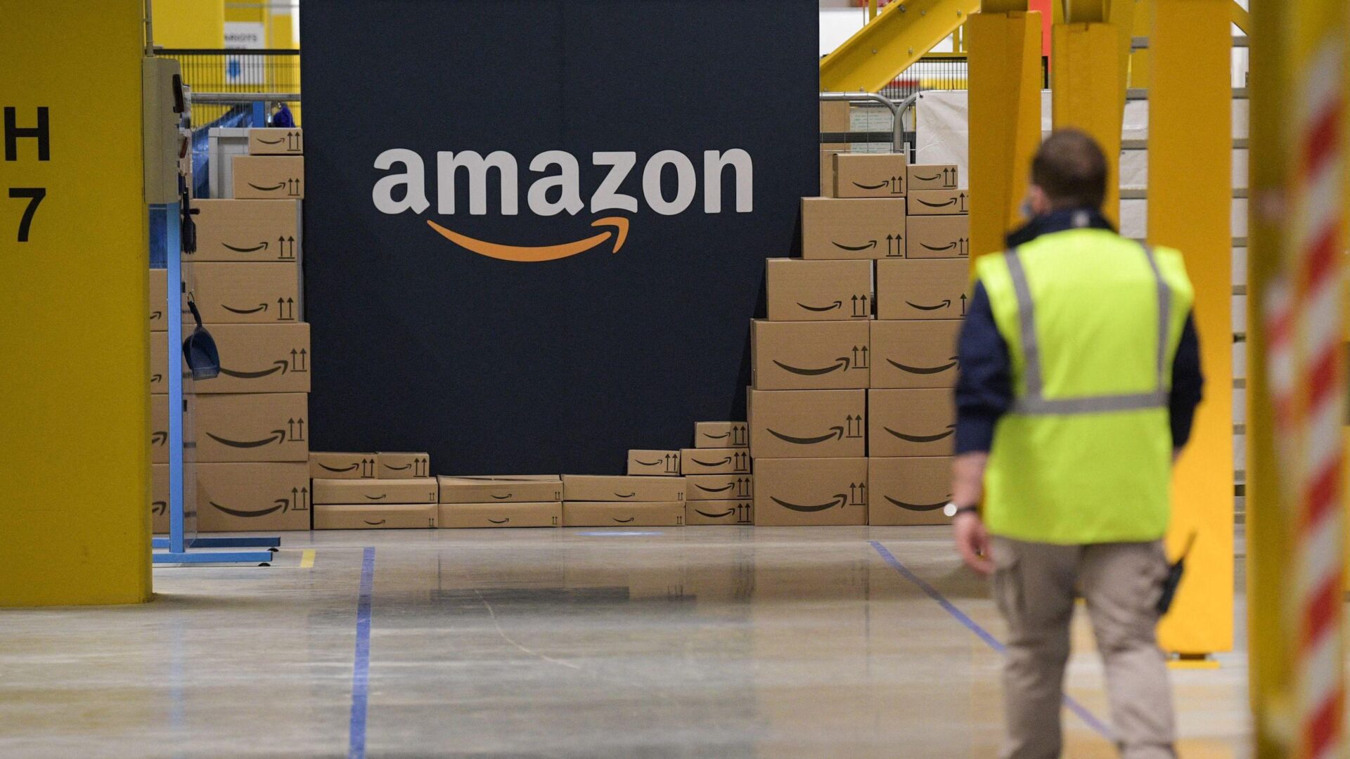 Cổ phiếu Amazon: Mua, bán hay giữ?